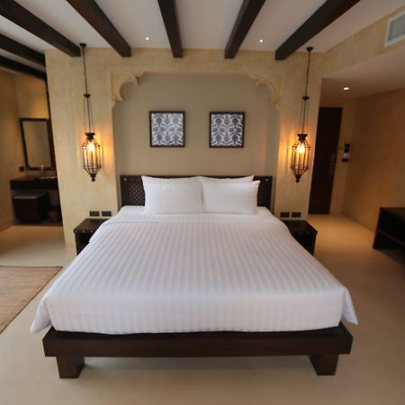 Hotel Dewan Bangkok Esterno foto