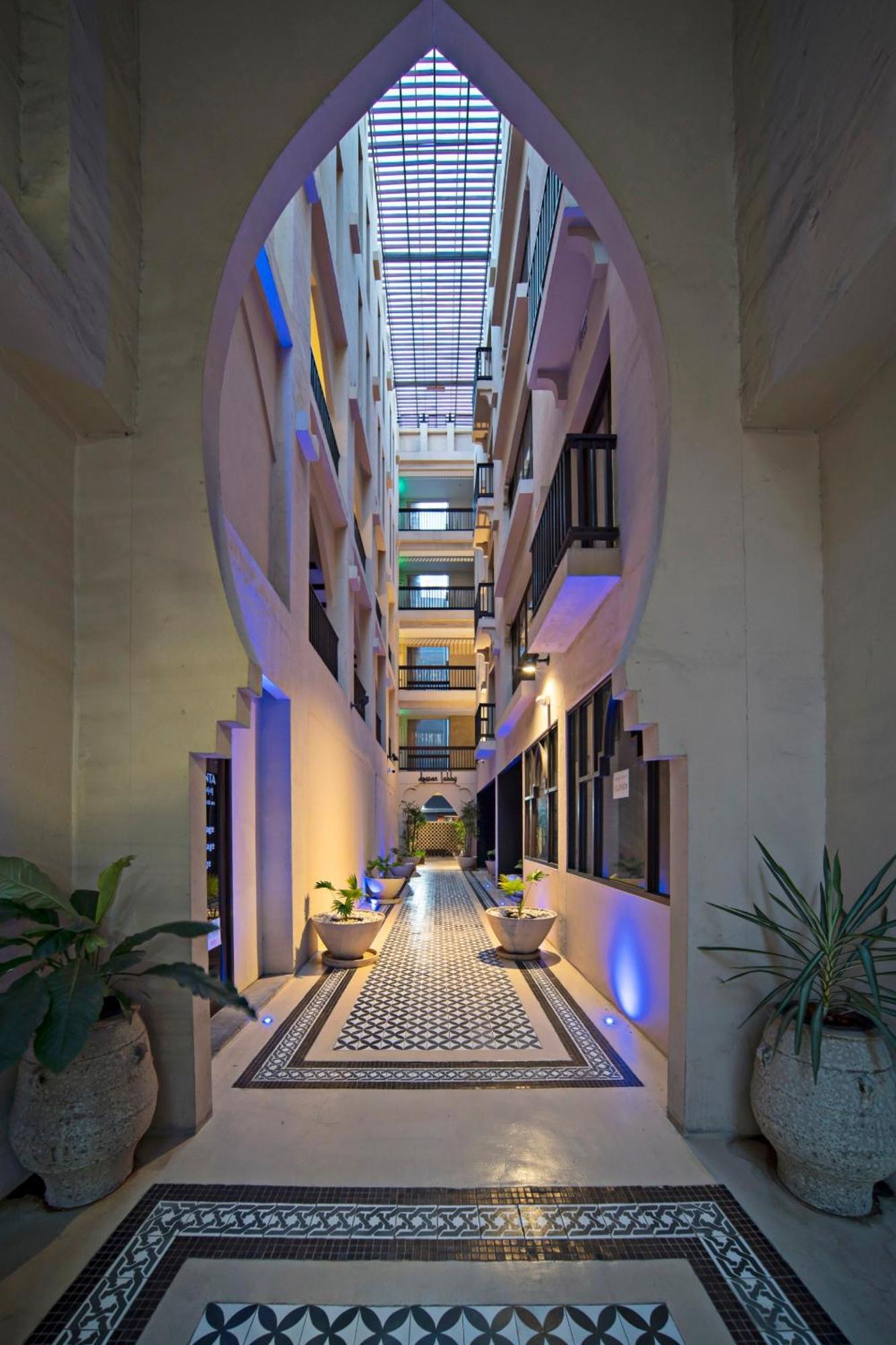 Hotel Dewan Bangkok Esterno foto