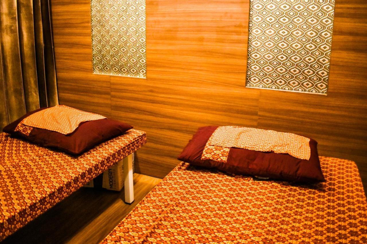 Hotel Dewan Bangkok Esterno foto